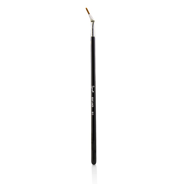 Кисть для подводки Sigma Beauty B12 с изогнутым кончиком для точного нанесения