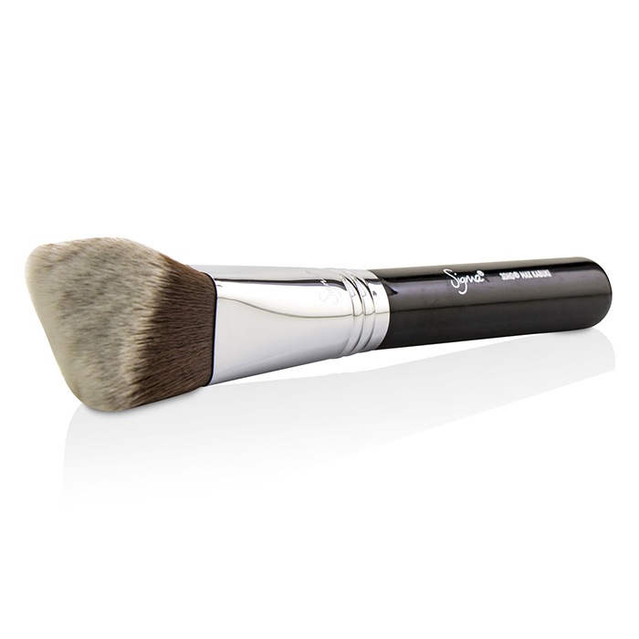 Кабуки-кисть Sigma Beauty 3DHD Max для идеального нанесения основы