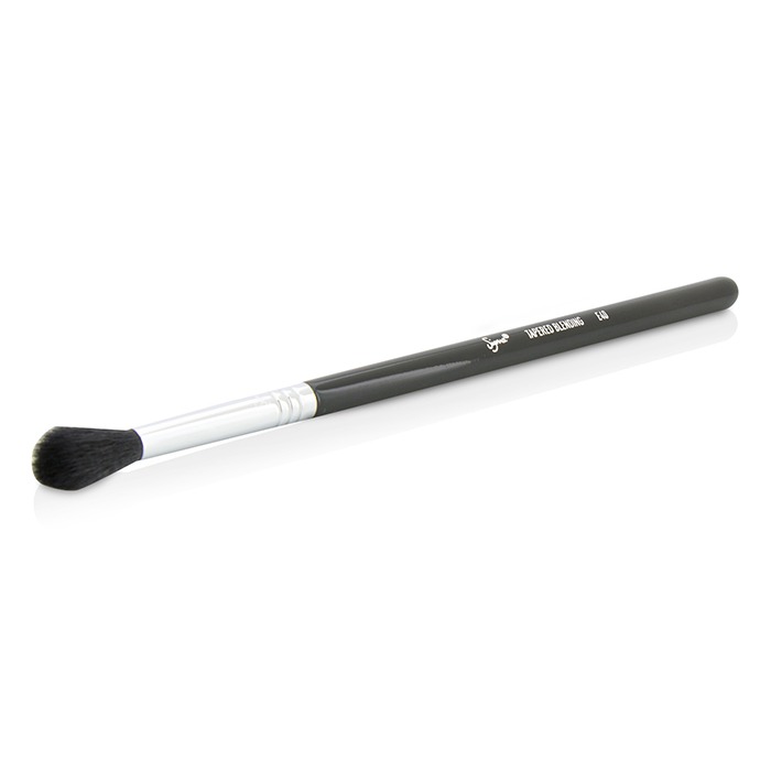 Кисть для макияжа Sigma Beauty с заострённой головкой для растушевки теней
