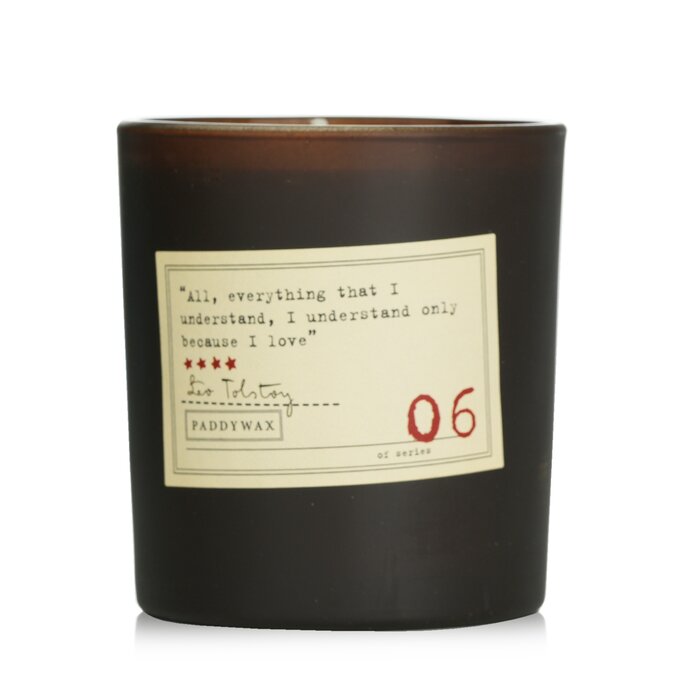Свеча Paddywax "Лев Толстой" 170 г — ароматическая соевый воск, чистое горение до 40 часов, стильная упаковка.
