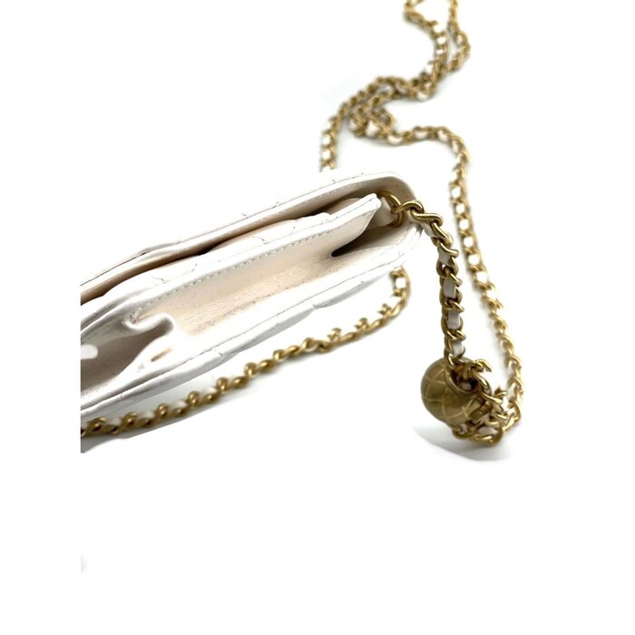 Сумка Chanel Pearl Crush, белая, с жемчужным акцентом, 19х3х12 см