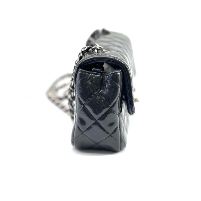 Сумка Chanel Classic в темно-зеленом цвете 20 см x 5 см x 12 см, стильный аксессуар для повседневного использования