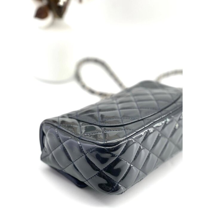 Сумка Chanel Classic в темно-зеленом цвете 20 см x 5 см x 12 см, стильный аксессуар для повседневного использования