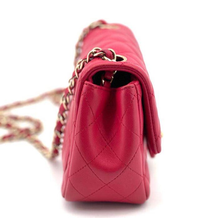 Сумка Chanel Mini Square, классическая черная, 27 см х 7 см х 13 см, идеальная для повседневного и вечернего образа.