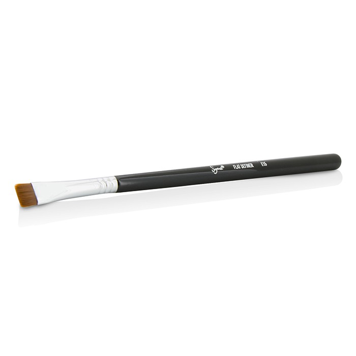 Кисть для макияжа Sigma Beauty E15 с плоской кромкой для четких линий и точного нанесения теней и подводки