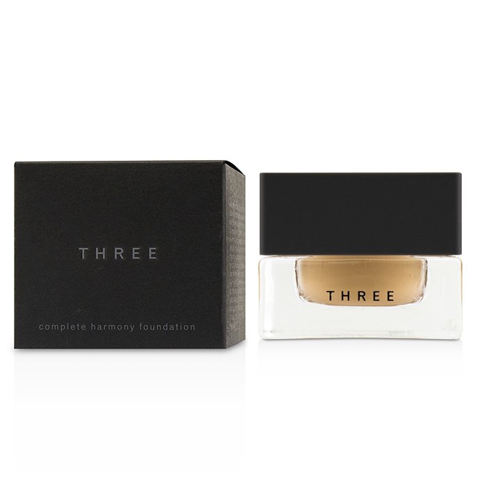 Тональный крем THREE с SPF 35 для сияющей кожи, 28 г