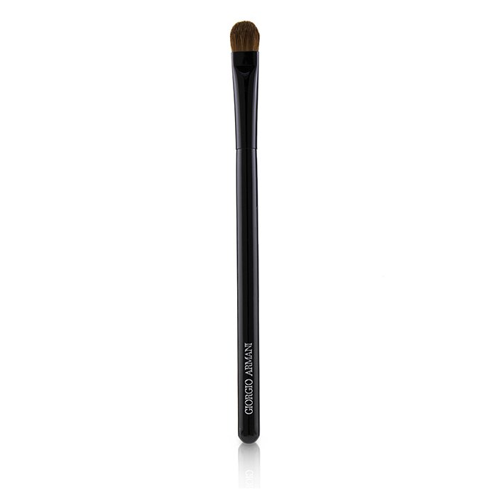 кисточка для век Giorgio Armani Maestro Flat Eye Brush 8 из конского волоса для легкого и точного нанесения теней