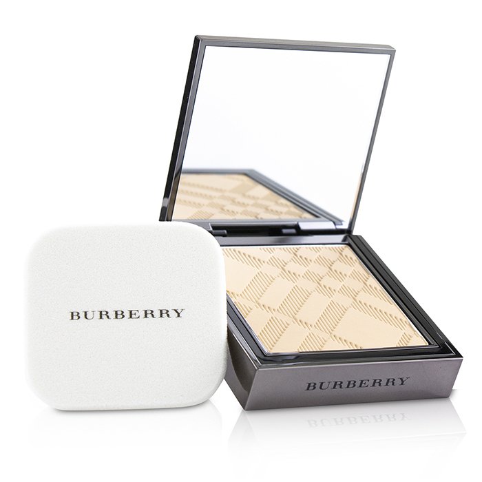 Компактная тональная основа Burberry Fresh Glow SPF 10, 8 г, для сияющего эффекта и выравнивания тона кожи