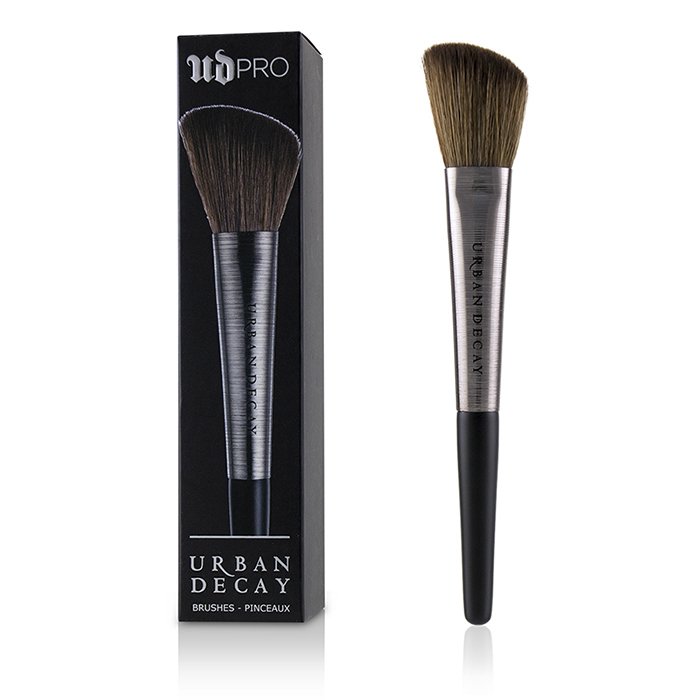 Кисть для румян Urban Decay с мягким синтетическим ворсом для легкого нанесения и растушевки