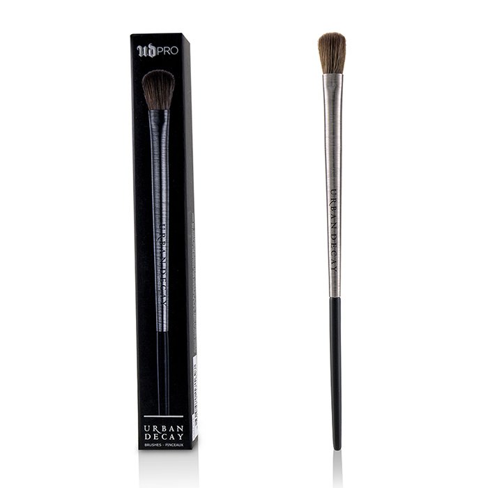 Кисть для теней Urban Decay с синтетическими волокнами для легкого нанесения и растушевки макияжа глаз