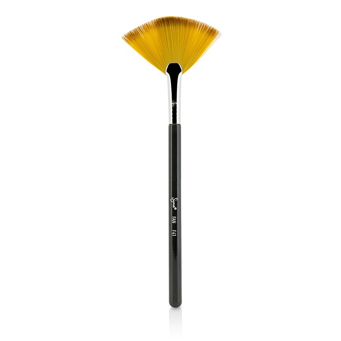 Кисть для хайлайтера Sigma Beauty с нежными ворсинками для ровного нанесения пудры и кремов