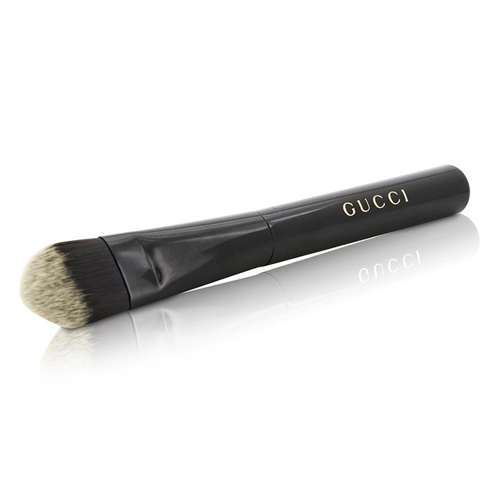Кисть для тональной основы Gucci с синтетическим ворсом