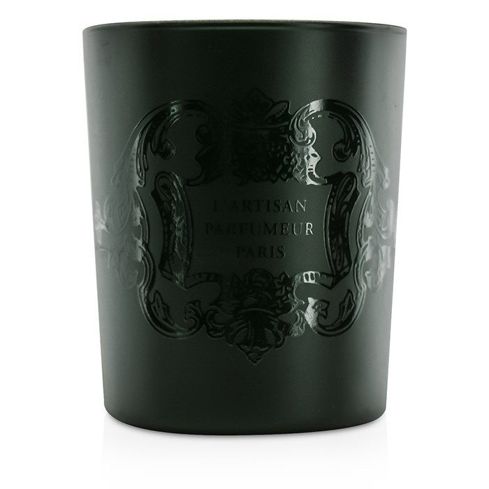 С ароматической свечой L'Artisan Parfumeur "Пирожное со специями", 175 г для создания уюта и гармонии в доме