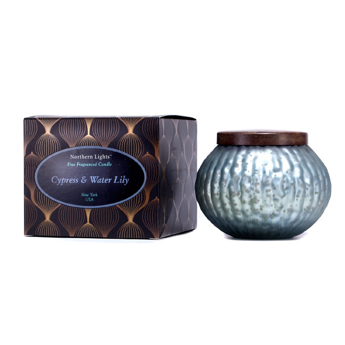 Ароматическая свеча Northern Lights Candles с кедром и водяной лилией, 284 г
