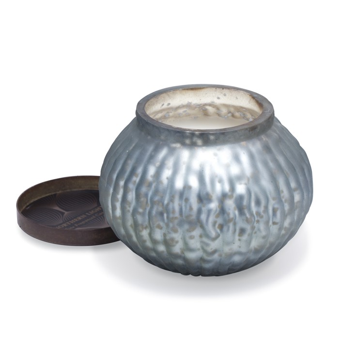 Ароматическая свеча Northern Lights Candles с кедром и водяной лилией, 284 г