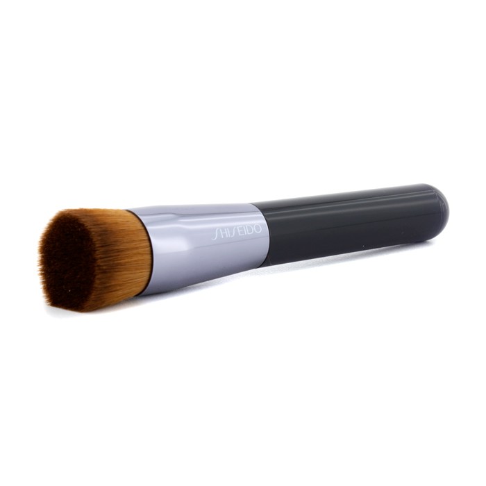 Кисть для тонального средства Shiseido с мягкими щетинками для идеального нанесения на все типы кожи