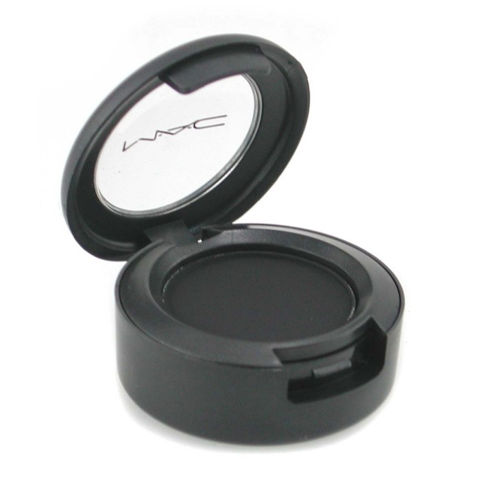 Тени для век MAC Carbon, 1.5 г, черные, стойкие, мягкая текстура, подходит для всех типов кожи.