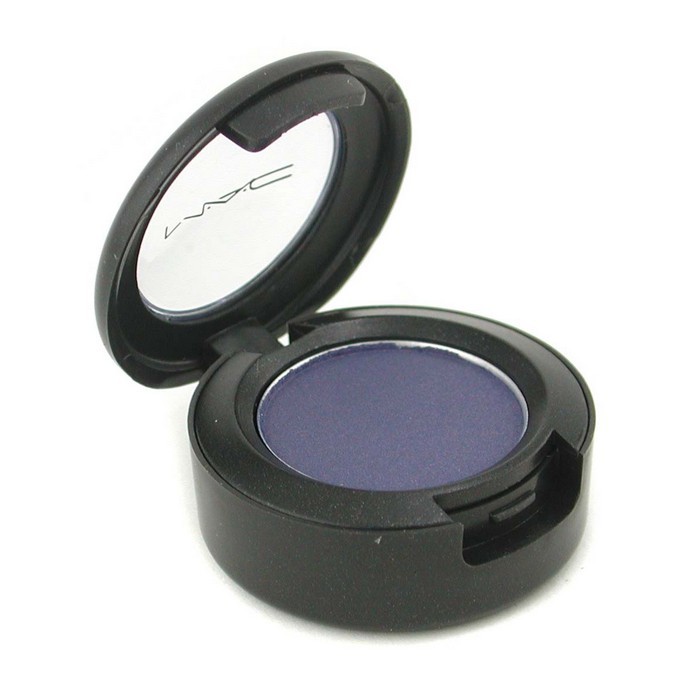 Тени для век MAC Climate Blue, 1,5 г, стойкие, гипоаллергенные, с мягкой текстурой, для безупречного макияжа.