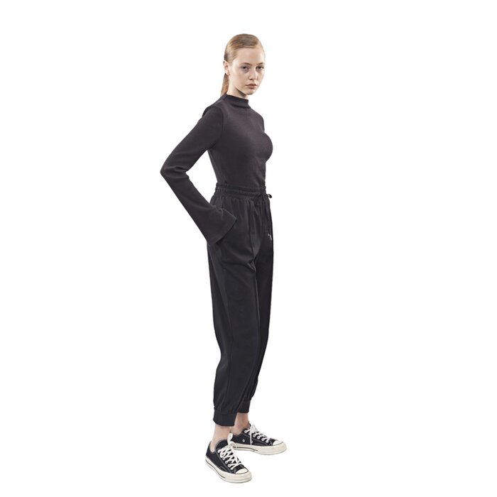 брюки tapered черные с мягкой текстурой из вискозы и нейлона, размер S