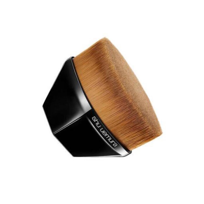 Кисть для тонального крема Shu Uemura Petal 55 для безупречного покрытия на лице